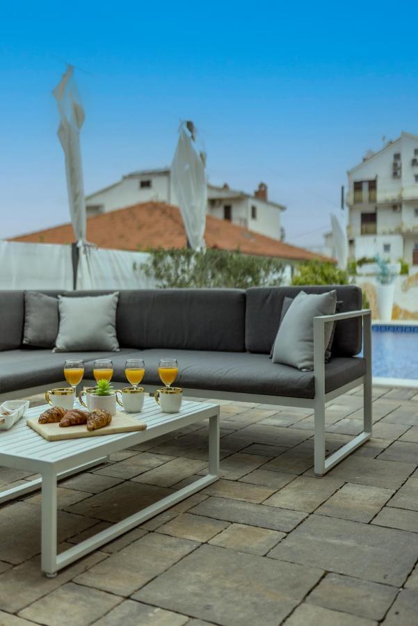 Villa Costa Blu With Pool By The Sea Трогир Экстерьер фото