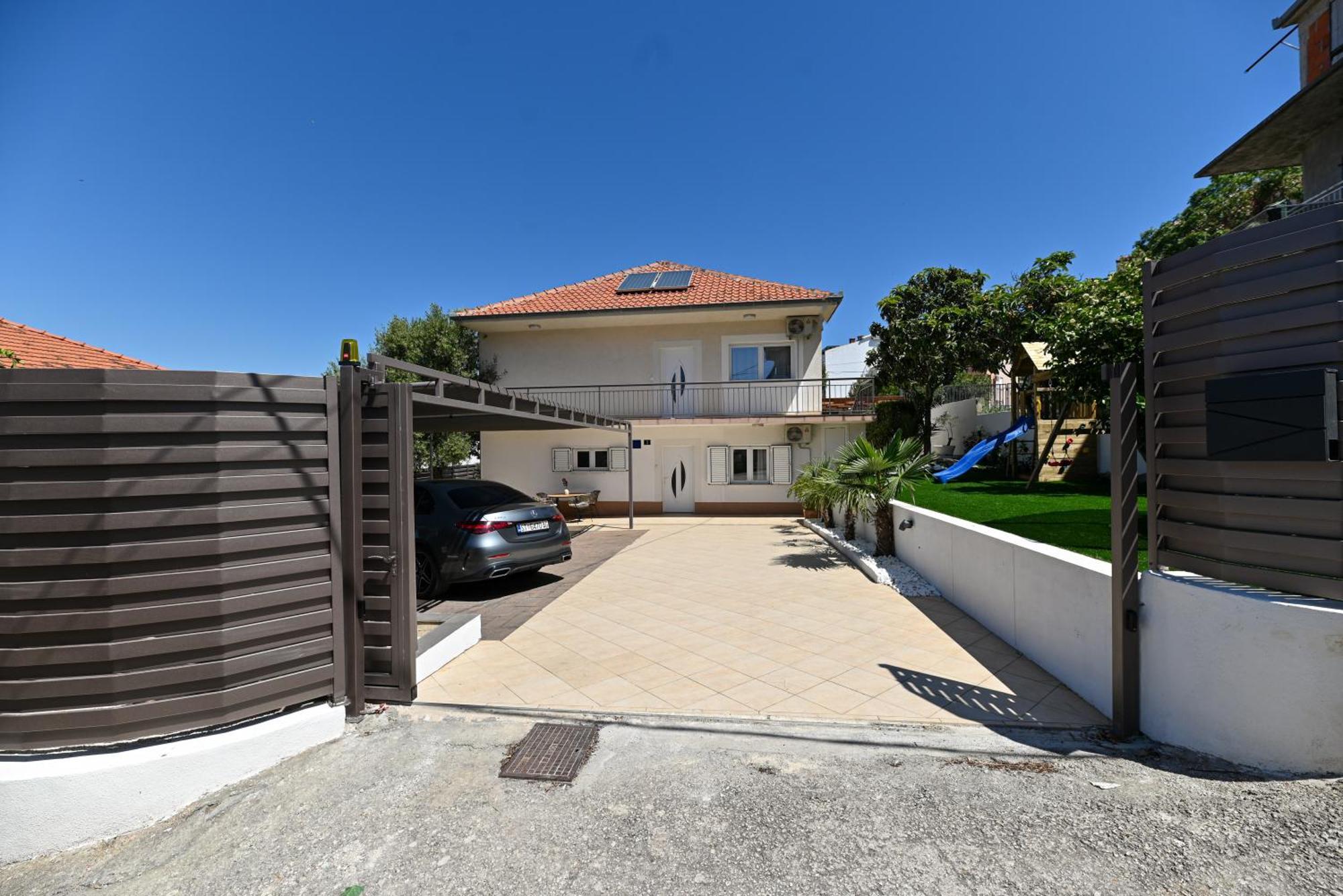 Villa Costa Blu With Pool By The Sea Трогир Экстерьер фото